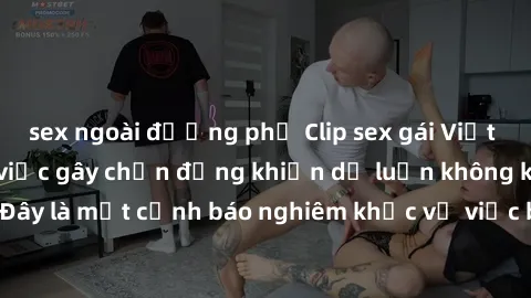 sex ngoài đường phố Clip sex gái Việt bị lộ gây sốc: Sự việc gây chấn động khiến dư luận không khỏi bàng hoàng. Đây là một cảnh báo nghiêm khắc về việc bảo vệ thông tin cá nhân trên mạng xã hội.